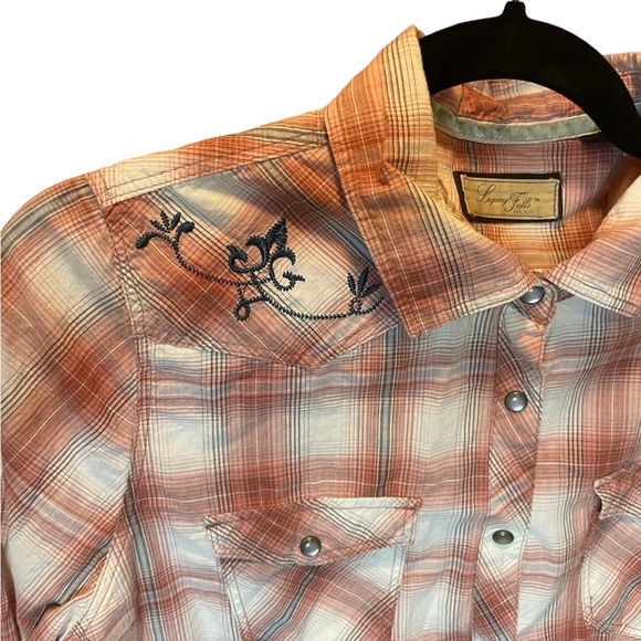 Tops - Legacy Falls embroidered all season western shirt with pearlized snaps. Large